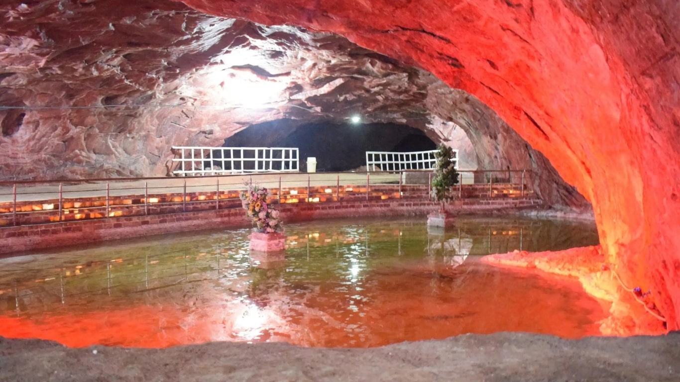 himalayan pink salt mine